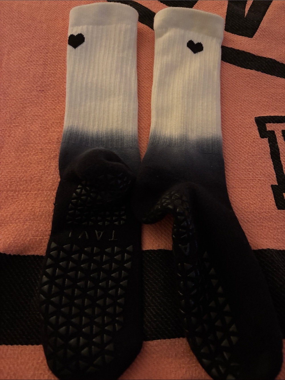 TAVI Women's Tie-Dye Heart Detail Gripper Crew Socks in White and Black